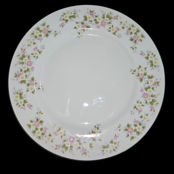 Treasure Chest Lenore No. 7001 Japan 7.75" Salad Plates Set of 4 Floral Vintage - Picture 1 of 6